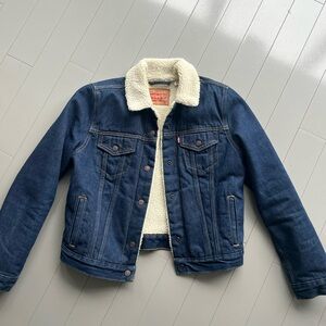Levi’s denim jacket with sherpa lining - Medium (womens)
